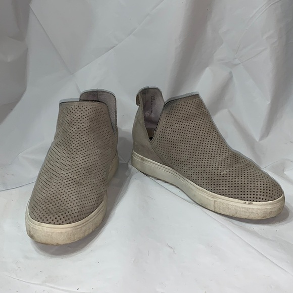 𝅺STEVEN Gray Perforated Sneaker Size 8.5M - Picture 1 of 8